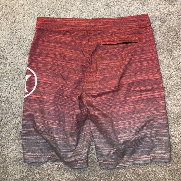 Hurley Red & Black Swim Trunks size Waist 30 - Picture 8 of 8